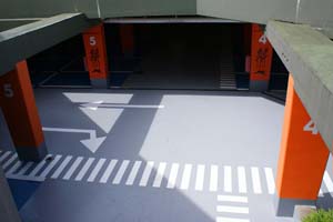 Pintado parking centro comercial